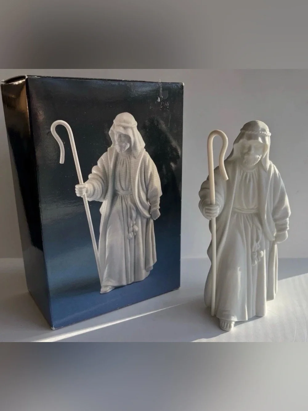 Vintage 1983 Avon Bisque Porcelain Nativity Collectable 